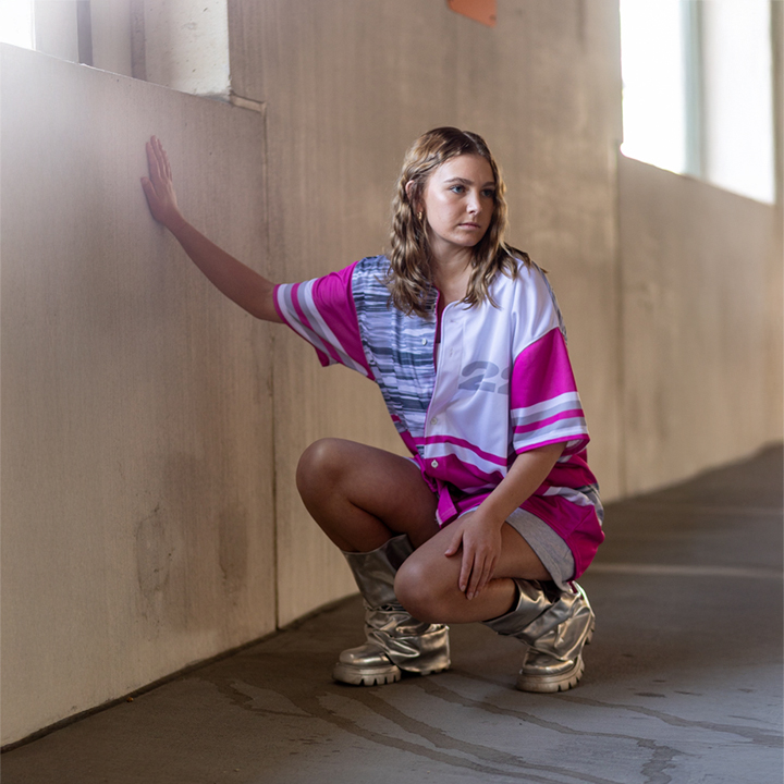 Baseball_Jersey_Modeled_Front-Lifestyle01