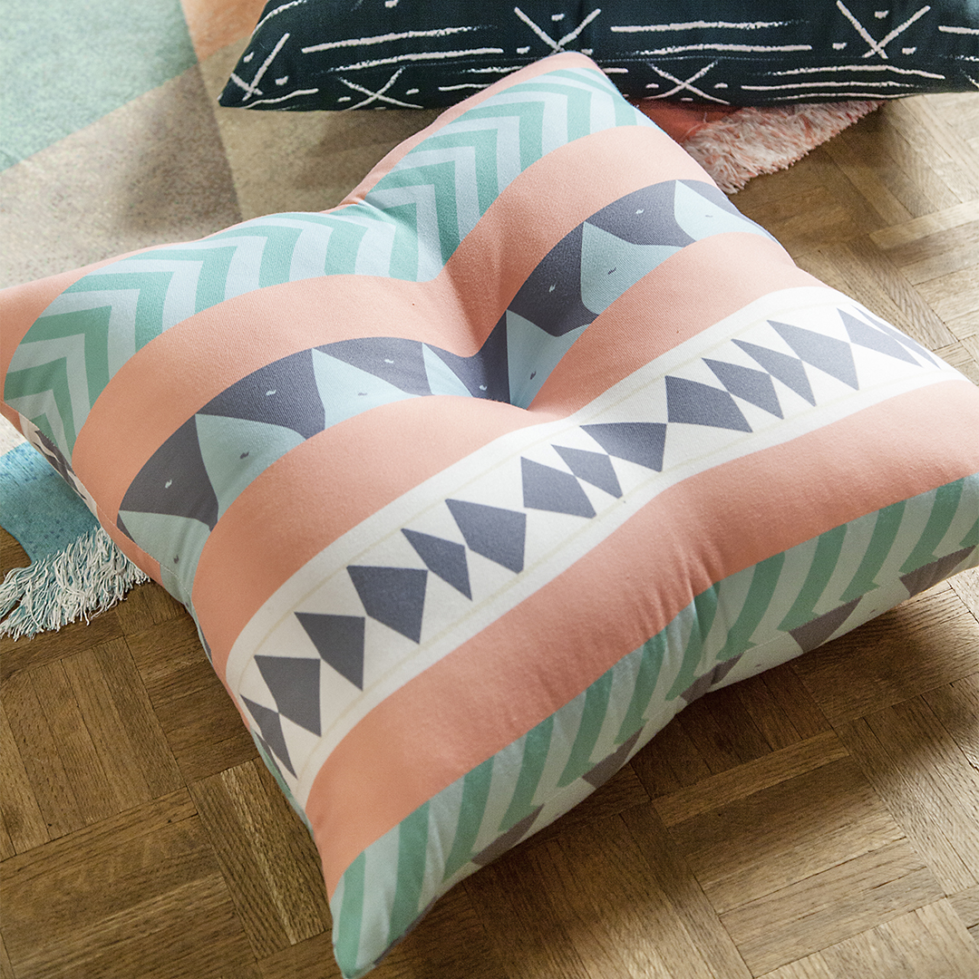 FloorPillow_Tufted_Setup_1