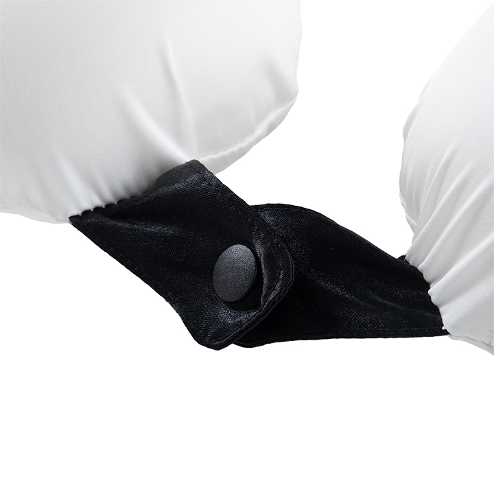 Travel_Neck_Pillow_Button-Detail