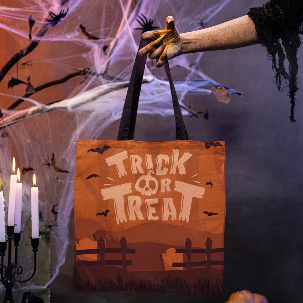 Halloween Tote Lifestyle 02